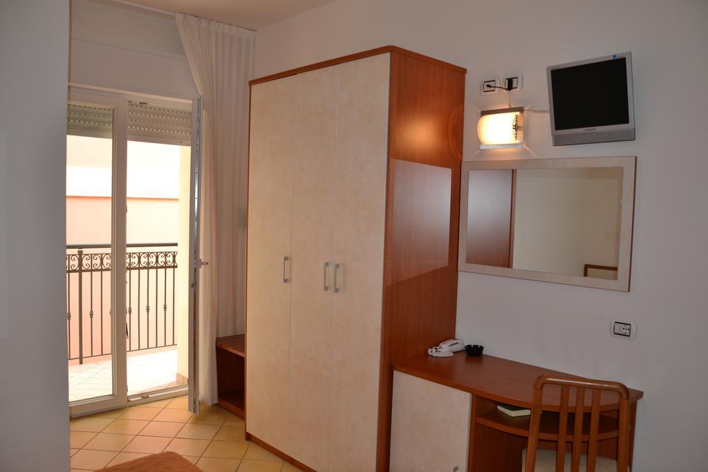 Hotel Ariston Misano Adriatico Rum bild