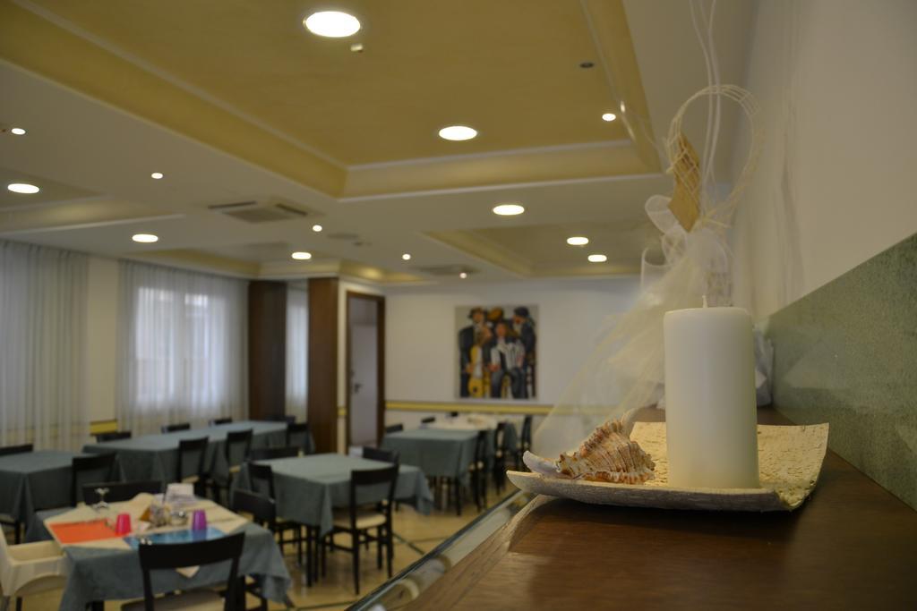Hotel Ariston Misano Adriatico Exteriör bild
