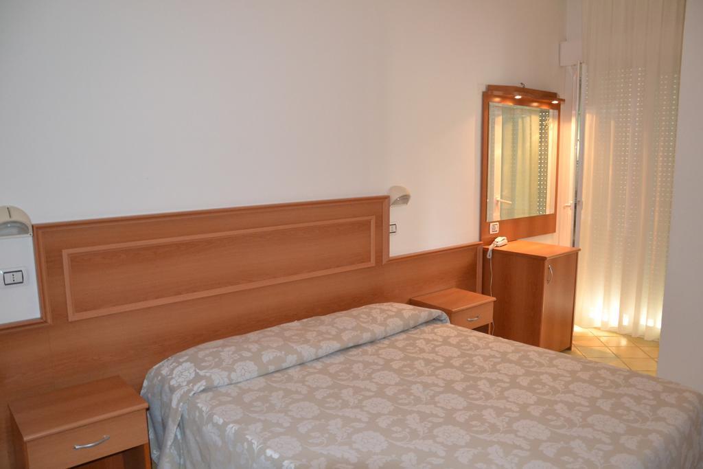 Hotel Ariston Misano Adriatico Rum bild