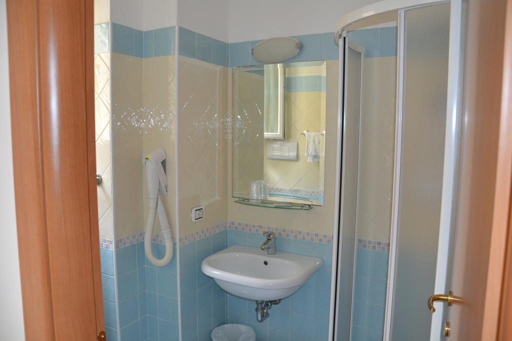 Hotel Ariston Misano Adriatico Rum bild