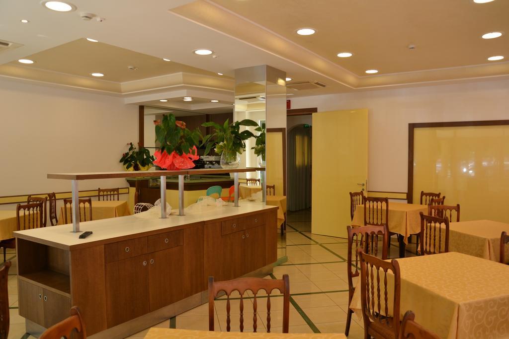 Hotel Ariston Misano Adriatico Exteriör bild
