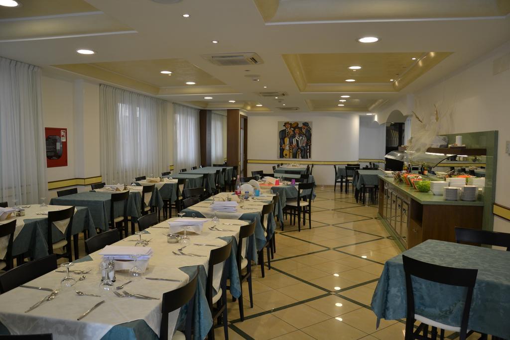 Hotel Ariston Misano Adriatico Exteriör bild